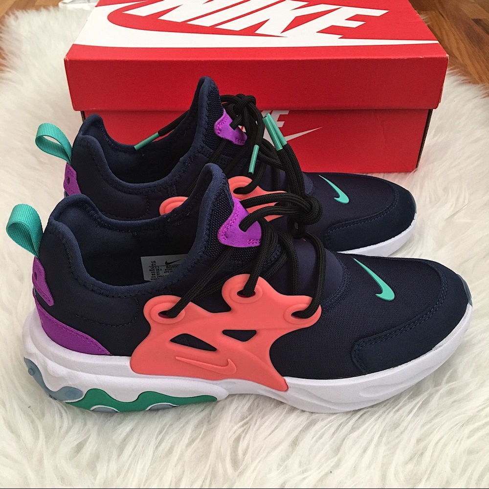 Nike React Presto Women’s Sneakers - Picture 3 of 6